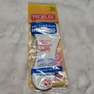 NEW IN PACKAGE  WOMEN'S  AIR CUSHION  INSOLES.  SIZE  8 - 9.  ONE PAIR.